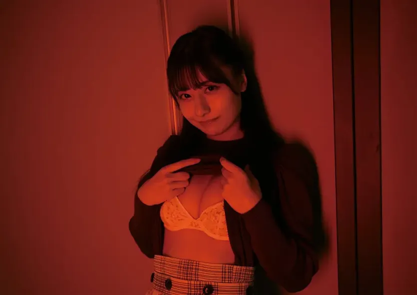 스즈키 유카 BUBKA 디지털 사진집 「마루 위의 W-DAY」 Set.02