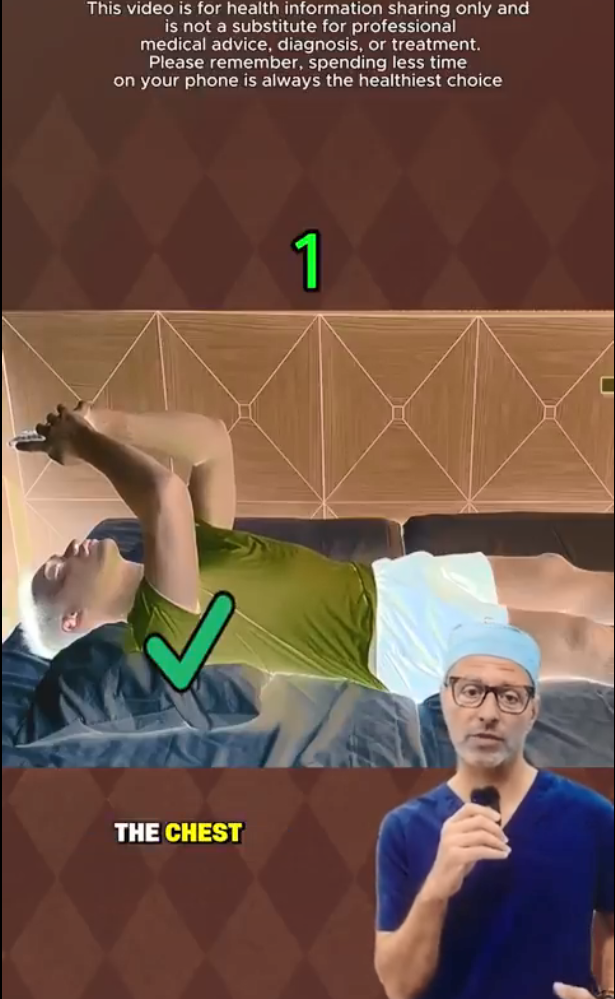 침대에서 핸드폰 볼때 건강을 해치지 않는 자세