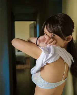 코토이 아리사 사진집 『코토이에게 사랑과 진홍과 새벽의 완전판』 Set.01