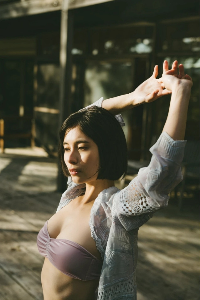 오쿠보 사쿠라코 그라비아 디지털 사진집 「꿰뚫을 듯한 아름다움」 Set.01